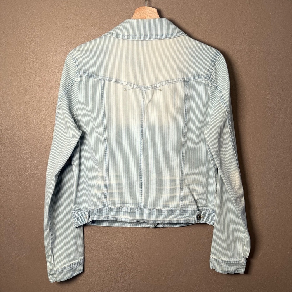 Jou Jou Womens Cropped Light Wash Distressed Denim Pinstripe Jean Jacket Size XL - Picture 10 of 16